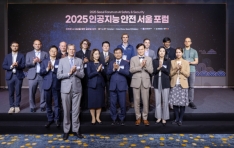 2025 ΰ     ۷ι AI  Źͽ  ȭ